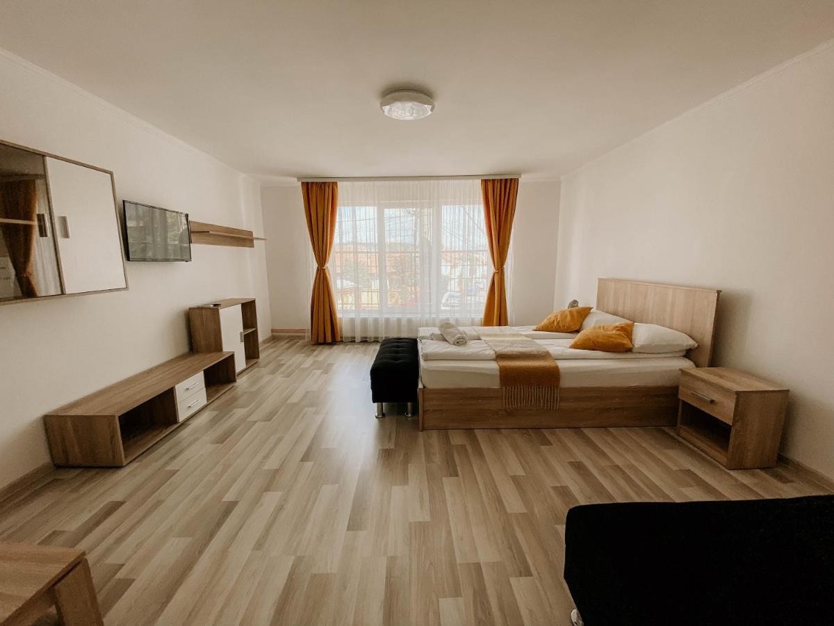 Paulaapartment&Rooms Орадя Экстерьер фото