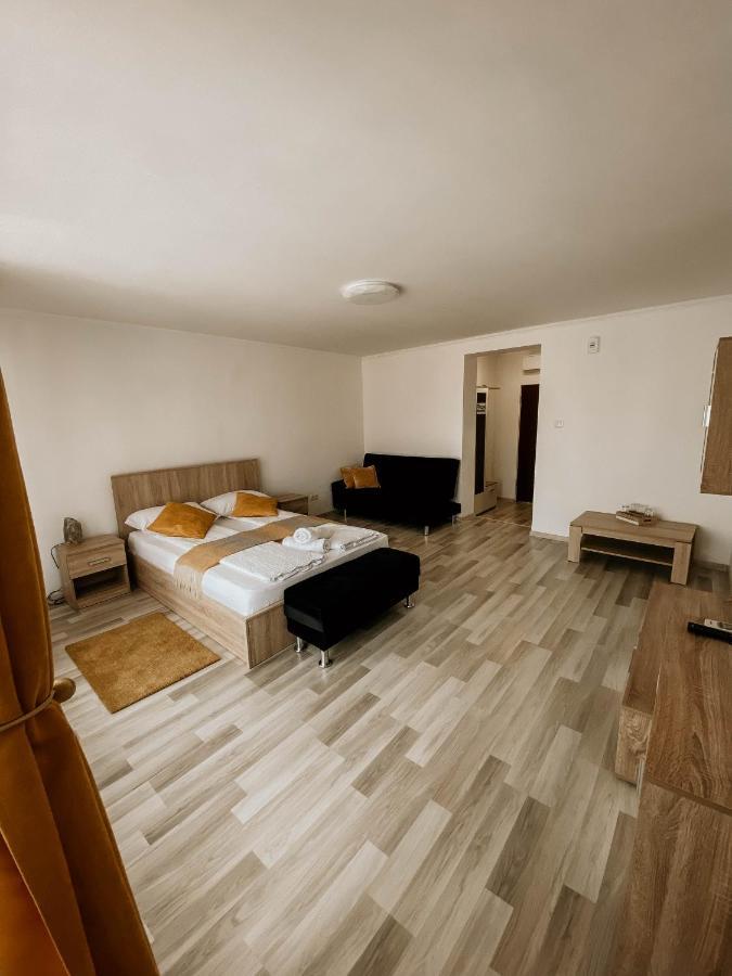 Paulaapartment&Rooms Орадя Экстерьер фото